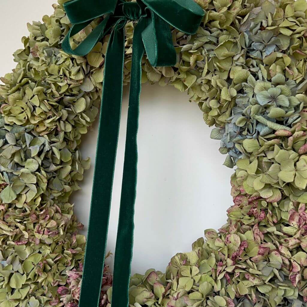 Corona de hortensias gallegas verdes
