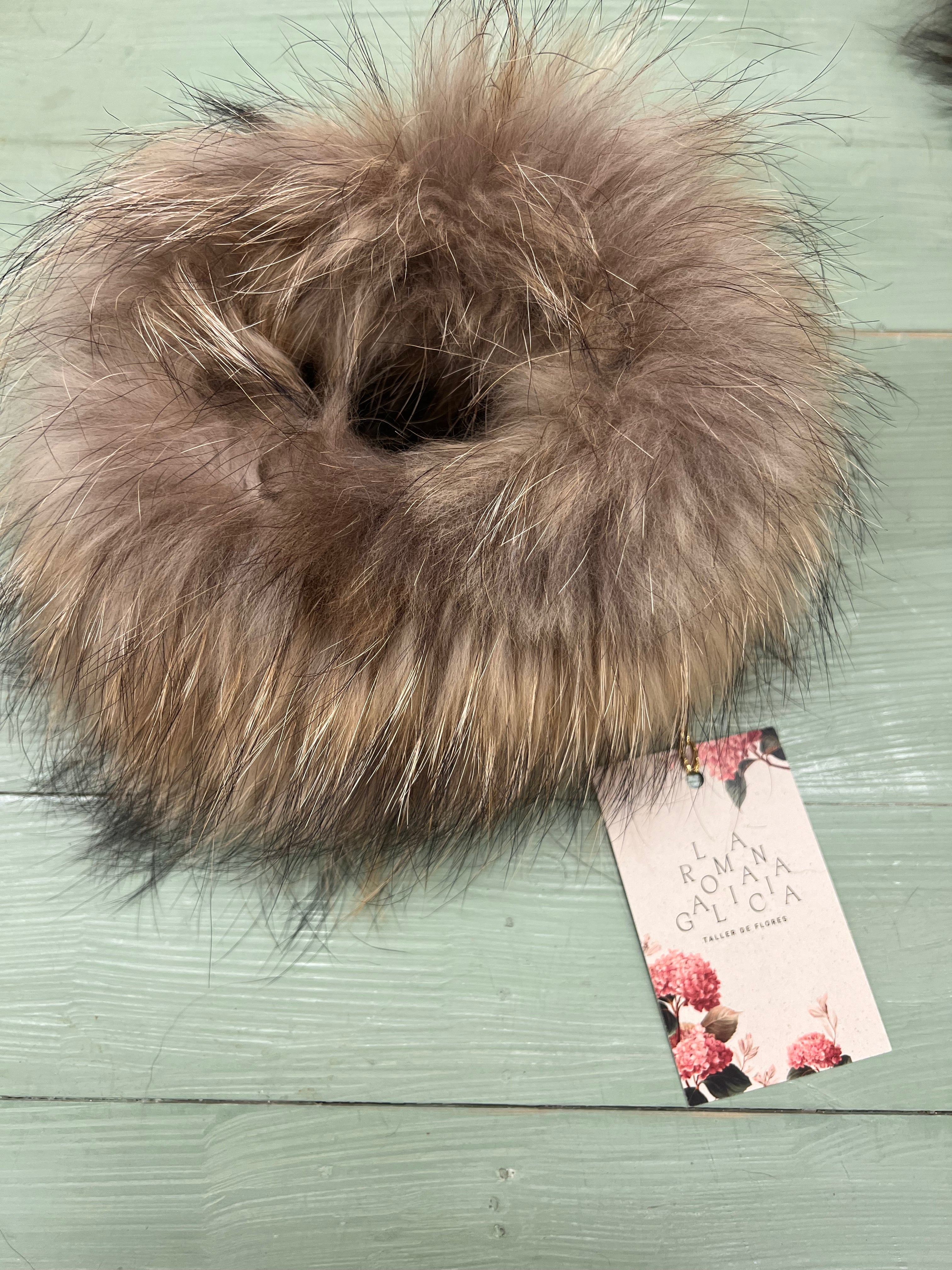 Cuello pelo marrón gallega de mujer moda gallega online La Romana Galicia