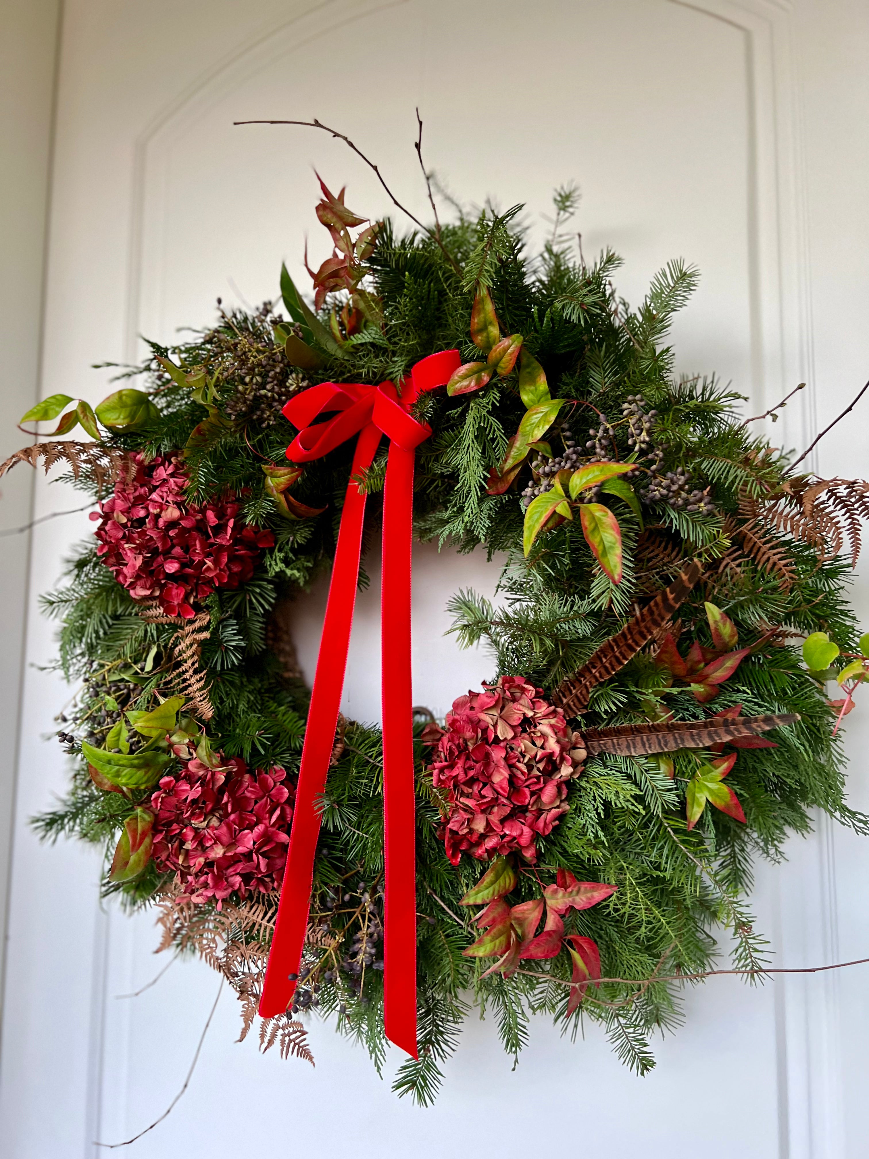 Corona de Navidad con hortensias