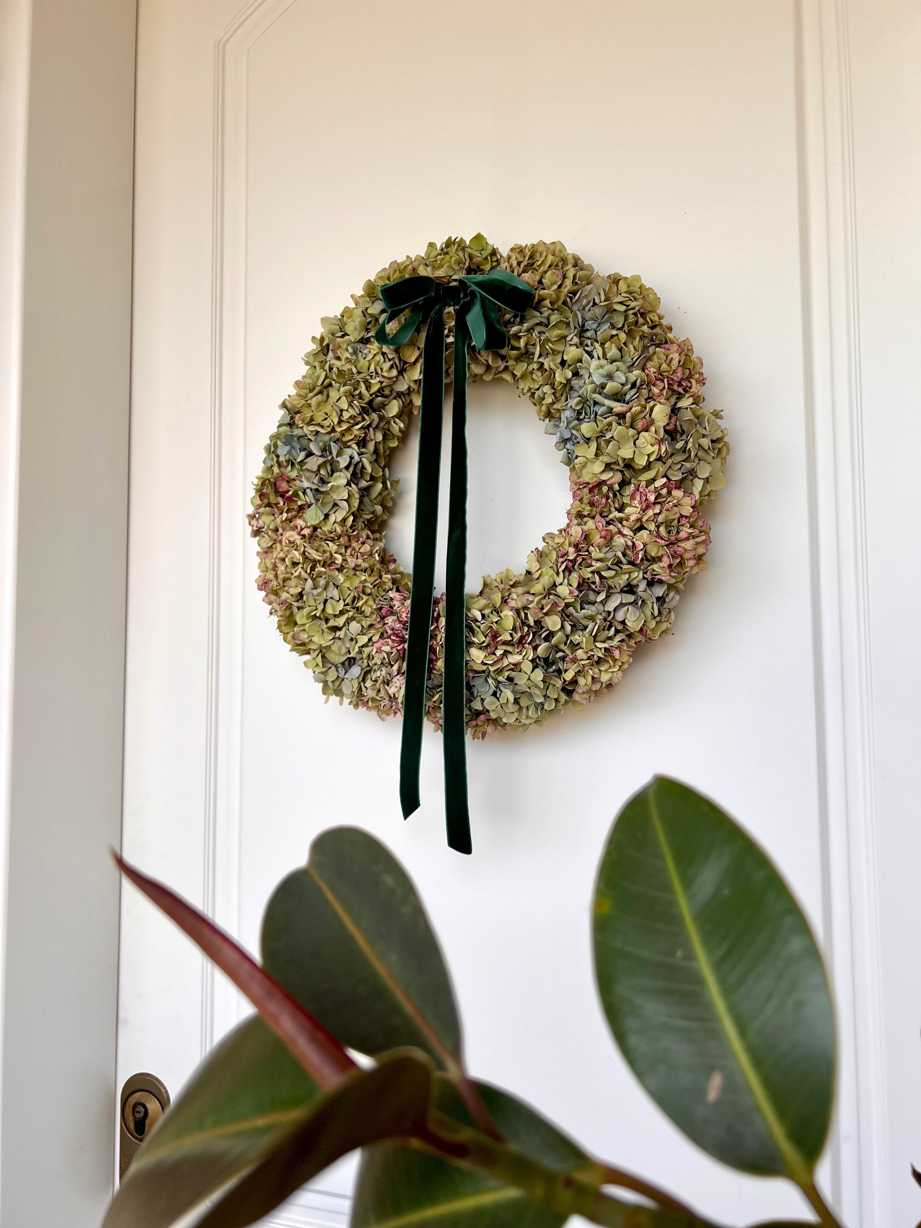 Corona de hortensias gallegas