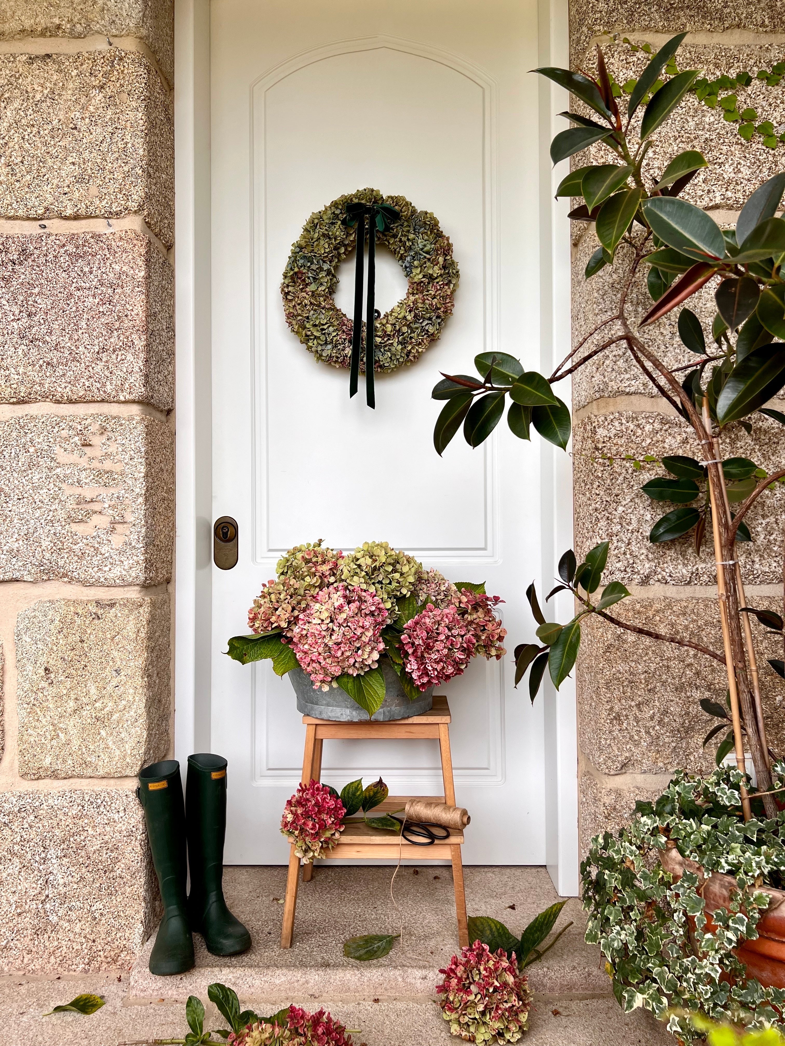 Corona de hortensias gallegas